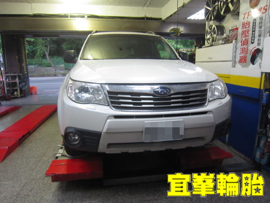 Subaru Forester Goodyear EfficientGrip SUV 215/65/16  3D四輪定位