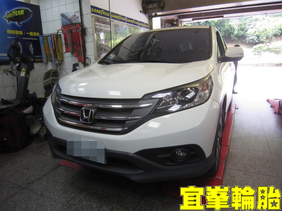 HONDA CR-V Goodyear EfficientGrip SUV 235/55/18 3D四輪定位