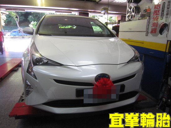 2016 TOYOTA PRIUS 原廠日規版17吋胎圈跟換