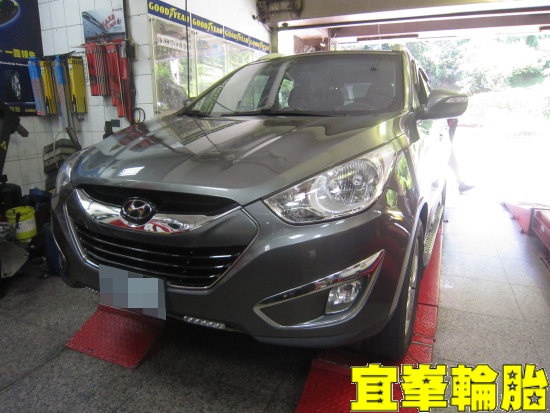 Hyundai ix35 Goodyear EfficientGrip SUV 225/60/17 ORO W410 TPMS極致安裝 3D四輪定位