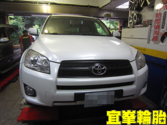 TOYOTA RAV4 Goodyear EfficientGrip SUV 235/55/18 3D四輪定位