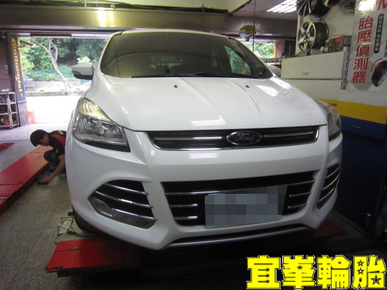 FORD KUGA Goodyear EfficientGrip SUV 225/60/17 3D四輪定位