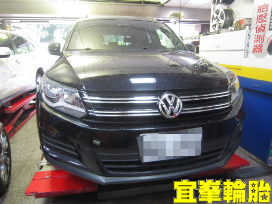 Volkswagen TAGUAN Goodyear Assurance TripleMax 215/65/16 3D四輪定位