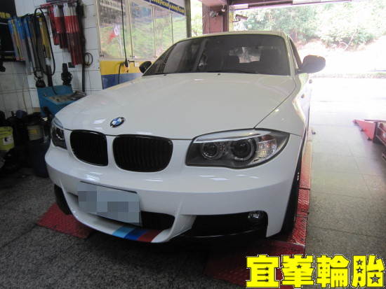 BMW E82 118D  輪胎拆裝平衡