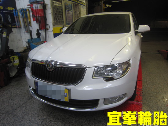 ŠKODA Superb Goodyear ASYM-3 F1 Asymmetric-3 225/45/17 3D四輪定位