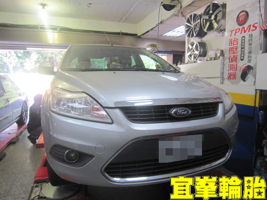 FORD FOCUS  SELENIA 5W30 Goodyear EfficientGrip Performance 205/55/16  3D四輪定位