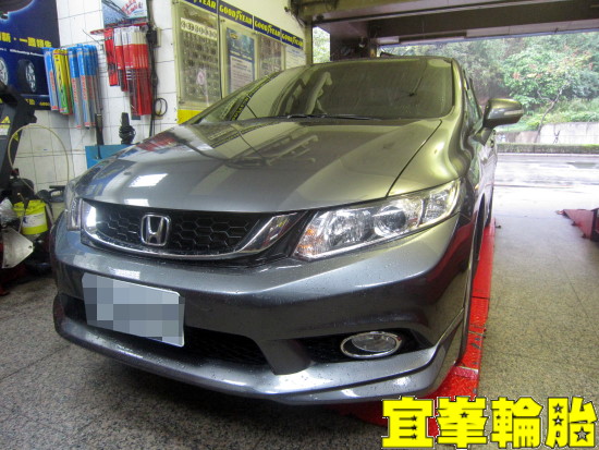 HONDA CIVIC 9代 自備煞車油跟換 輪胎對調