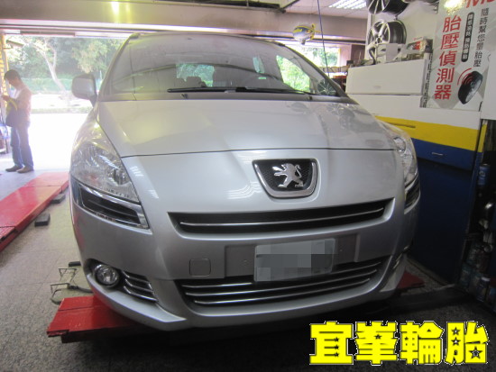 Peugeot 5008 Goodyear EfficientGrip Performance 215/50/17 3D四輪定位