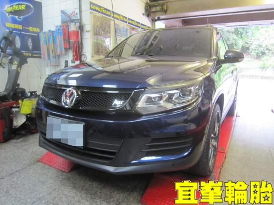 Volkswagen Tiguan Goodyear EfficientGrip Performance SUV 235/50/18  3D四輪定位