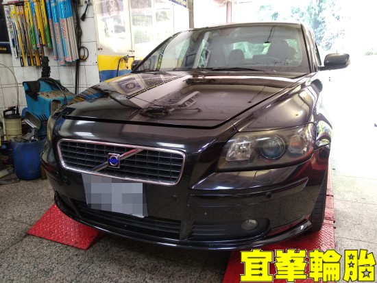 VOLVO S40 方向盤拉扯檢查 自備機油保養 輪胎對調