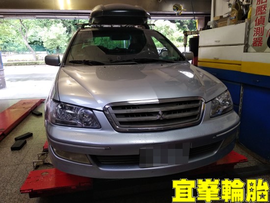 Mitsubishi Lancer SELENIA 10W40 SELENIA 5W40 Yokohama AE01F 185/65/14 3D四輪定位
