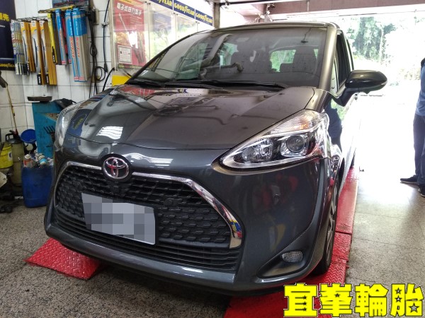 TOYOTA SIENTA Ravenol VSE 0W20 輪胎對調
