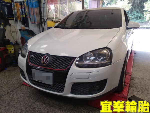Volkswagen Jetta SELENIA 5W30 輪胎對調