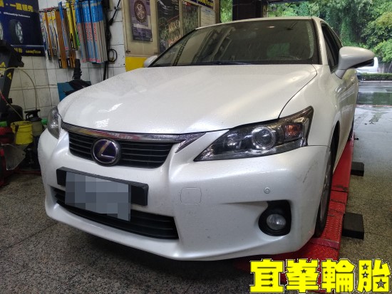 Lexus CT200h  Goodyear AssuranceTripleMax2 205/55/16 四輪定位