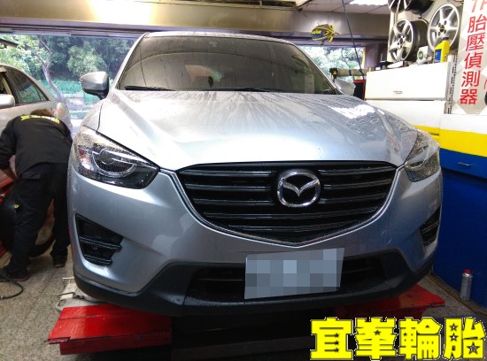 MAZDA CX-5 Goodyear EfficientGrip Performance SUV 225/65/17 3D四輪定位