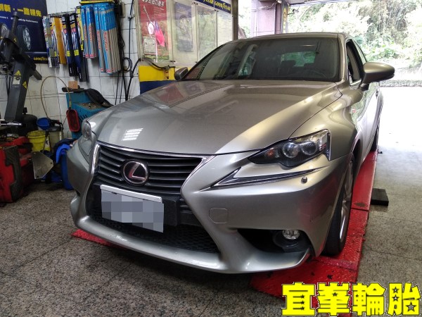 Lexus IS200t SELENIA 5W30 輪胎對調