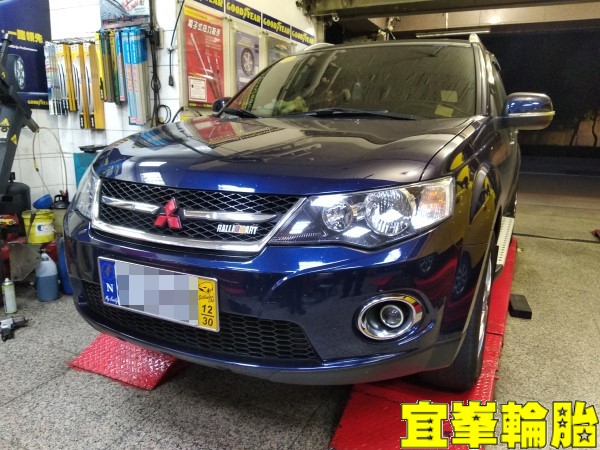 Mitsubishi Outlander SELENIA 5W50 美國固鉑Cooper Evolution CTT 225/65/17胎圈最佳化平衡 3D四輪定位