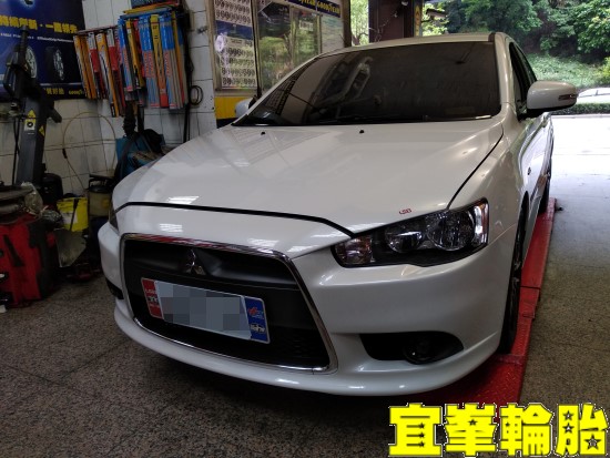 Mitsubishi Lancer Sportback SELENIA 5W40 SWD CVTS  輪胎對調