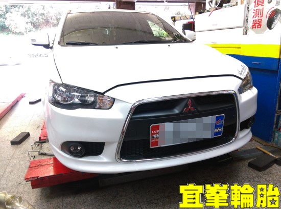 Mitsubishi Lancer Sportback  Goodyear EfficientGrip Performance 225/45/17  3D四輪定位 TUTELA TOP 4/S 煞車油