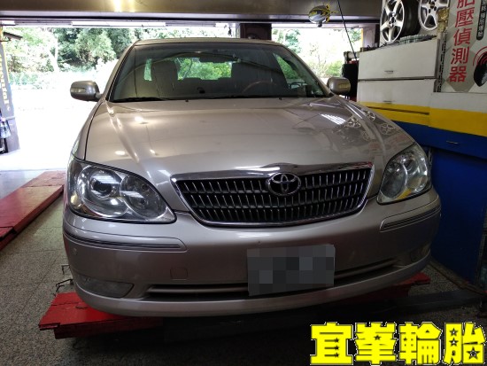 TOYOTA CAMRY SELENIA 10W40 Goodyear EfficientGrip Performance 215/60/16 3D四輪定位