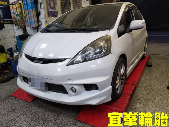 HONDA FIT SELENIA 5W30 輪胎對調 空氣濾芯更換 大燈燈泡更換