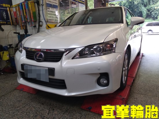 Lexus CT200h Goodyear Assurance TripleMax 205/55/16 3D四輪定位