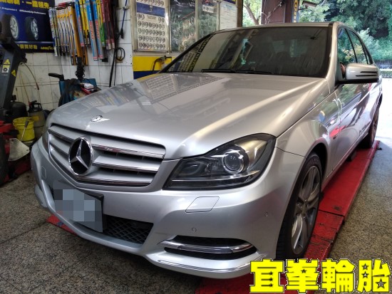 Mercedes-Benz W204 C300 極致胎圈平衡 輪胎對調