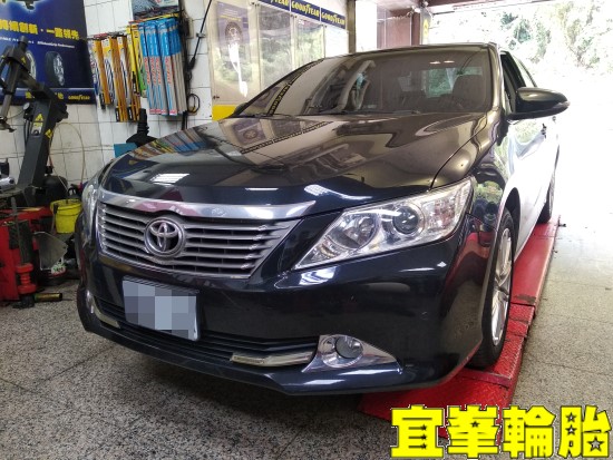 TOYOTA CAMRY SELENIA 5W40 輪胎對調