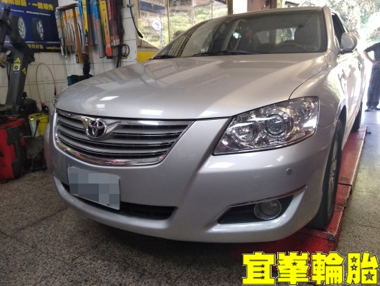 TOYOTA CAMRY Goodyear AssuranceTripleMax 215/60/16 3D四輪定位