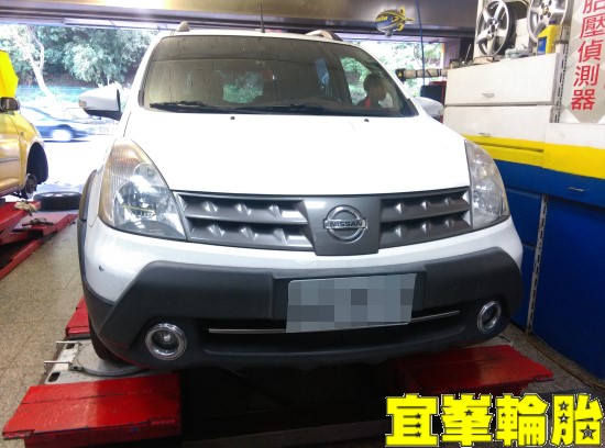 NISSAN LIVINA Goodyear Assurance TripleMax 185/65/15 SELENIA 5W40