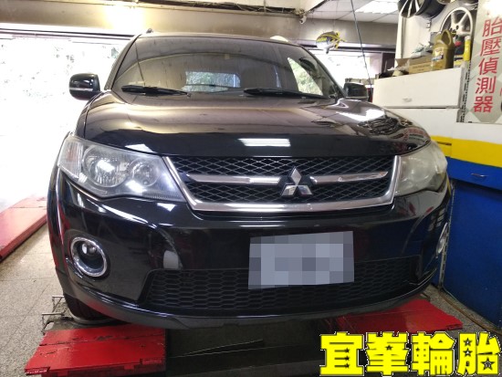 Mitsubishi Outlander ContiCrossContact™ LX Sport 215/70/16 3D四輪定位