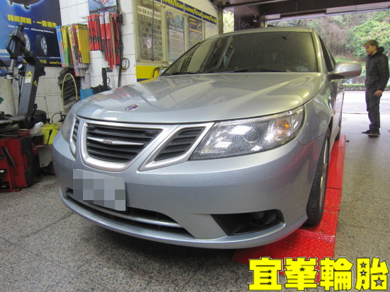 SAAB 9-3 wagon GOODYEAR ASYM-2 F1 Asymmetric-2 235/45/17 3D四輪定位