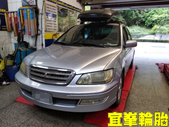 Mitsubishi Lancer  SELENIA 10W40 Goodyear Assurance triplemax 185/65/14  3D四輪定位