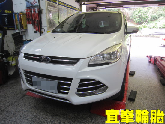 FORD KUGA Goodyear EfficientGrip SUV 235/50/18 3D四輪定位