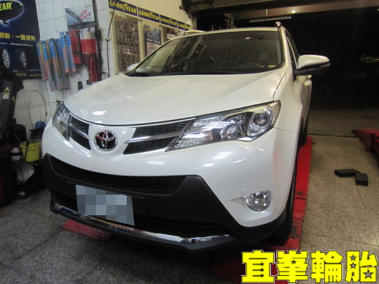 TOYOTA RAV4 Goodyear EfficientGrip Performance SUV 225/65/17 胎圈最佳化平衡 3D四輪定位