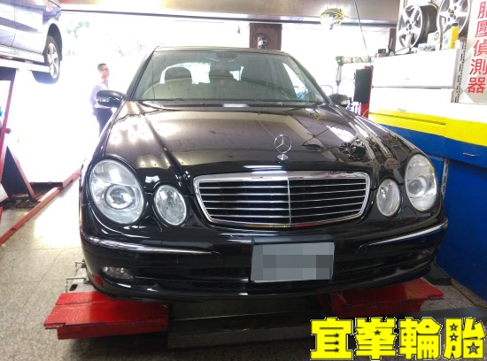 Mercedes-Benz  W211 E350 底盤異音 三角架和尚頭更換 3D四輪定位