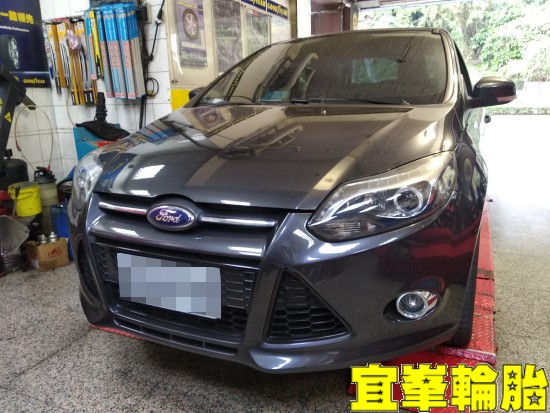 FORD FOCUS Goodyear EfficientGrip Performance 215/50/17  3D四輪定位