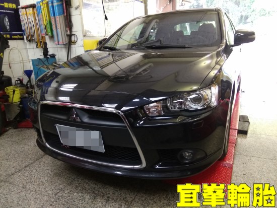 Mitsubishi Lancer Sportback DG RS 17吋鋁圈 Goodyear EfficientGrip Performance 215/55/17 3D四輪定位