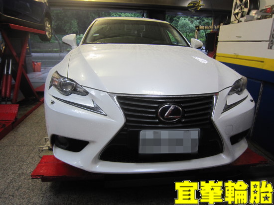 LEXUS IS300h Goodyear ASYM-3 F1 Asymmetric-3 225/45/17 3D四輪定位