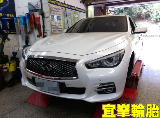 INFINITI Q50 Continental Contiprocontact SSR 225/55/17 3D四輪定位