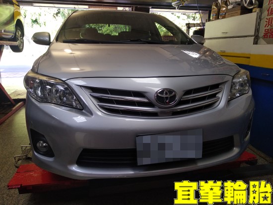 TOYOTA ALTIS 輪胎漏氣檢查 SELENIA 5W30 輪胎對調