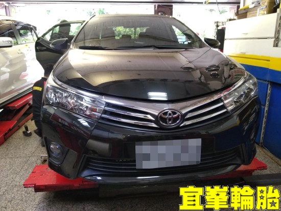 TOYOTA ALTIS  SELENIA 5W30  輪胎對調  自備LED燈泡更換不能