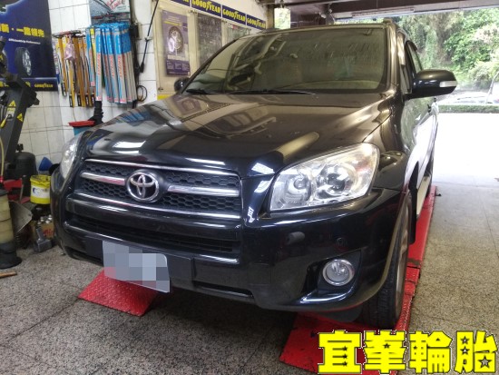 TOYOTA RAV4 Goodyear EfficientGrip Performance SUV 235/55/18 3D四輪定位