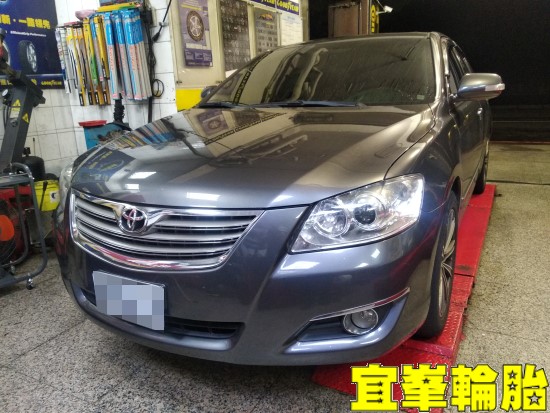 TOYOTA CAMRY 車輛行駛異音 輪胎軸承檢查 輪胎跳花變形