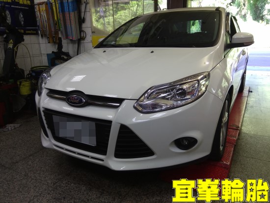 FORD FOCUS  Goodyear AssuranceTripleMax2 205/60/16 ORO W418-A TPMS  四輪定位