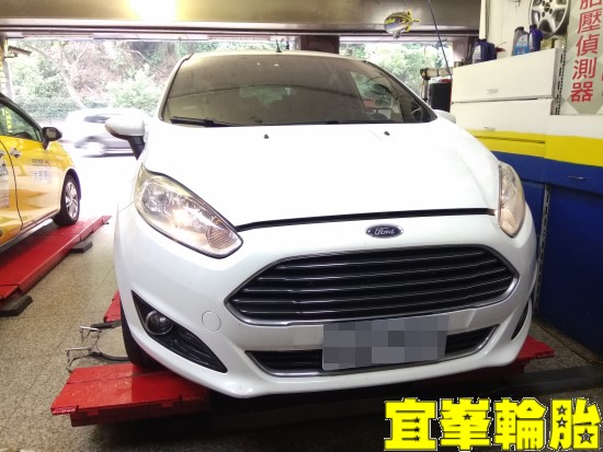 FORD FIESTA SELENIA 5W40 輪胎對調