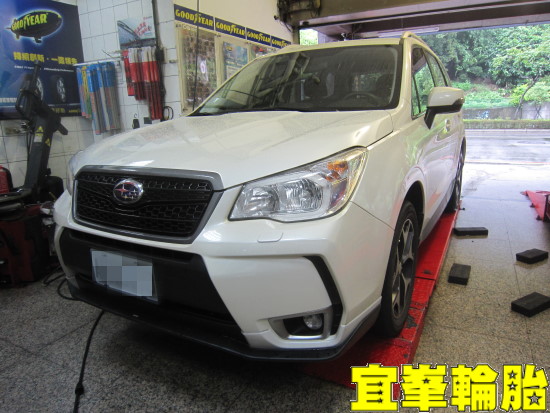 Subaru Forester Goodyear EfficientGrip SUV 225/55/18  3D四輪定位