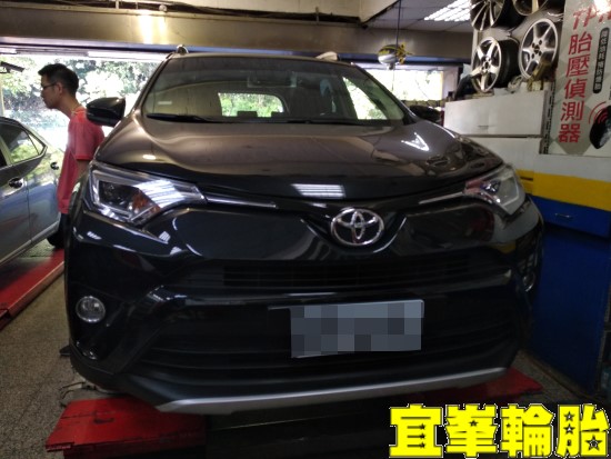 TOYOTA RAV4 自備機油 輪胎漏氣檢查