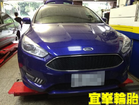 FORD FOCUS 金屬氣嘴安裝 Goodyear EfficientGrip Performance 215/50/17 四輪定位