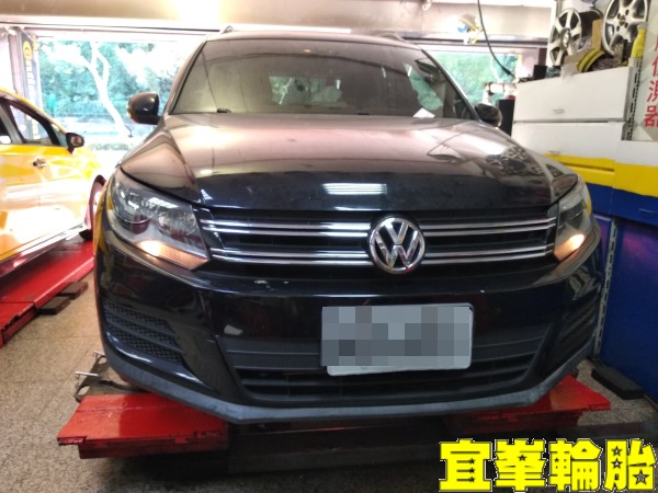 Volkswagen Tiguan Goodyear EfficientGrip Performance SUV 215/65/16 3D四輪定位